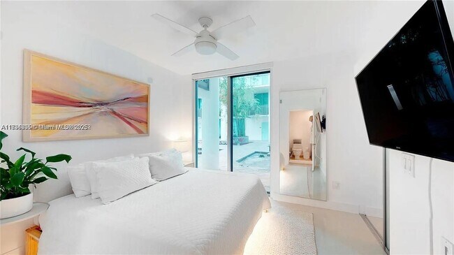 Foto del edificio - 6000 Collins Ave