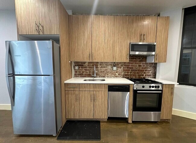 Foto del edificio - 349 Vernon Ave