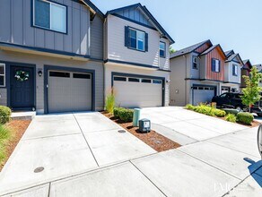 Building Photo - 11309 NE 14th Ct