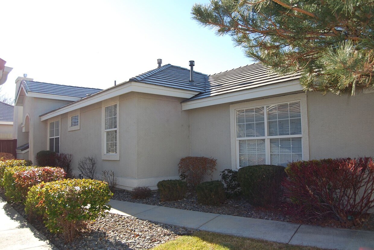 Primary Photo - Single-Level Patio Home in Gated South Mea...