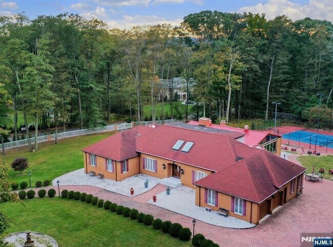 Building Photo - 91 Chestnut Ridge Rd