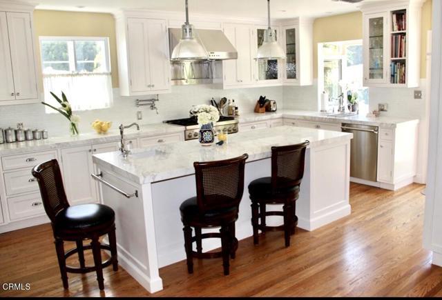 Primary Photo - 807 N Doheny Dr