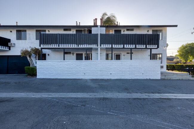 Building Photo - 3296 Franklin Ave
