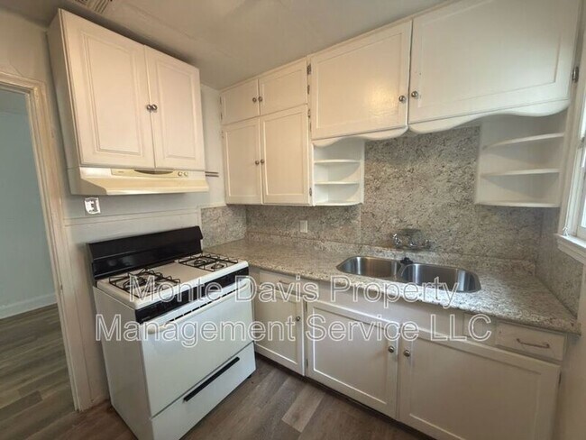 Foto del edificio - 3300 Robinson Ave