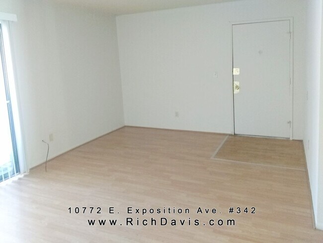 Foto del edificio - * 2 bed, 1 bath, Cherry Creek schools, Gre...
