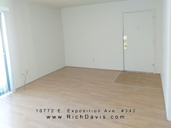 Building Photo - * 2 bed, 1 bath, Cherry Creek schools, Great location off Havana and Exposition with balcony and ...
