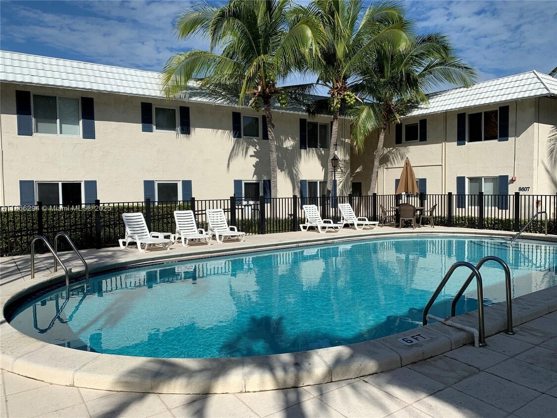Foto principal - 8605 SW 68th Ct