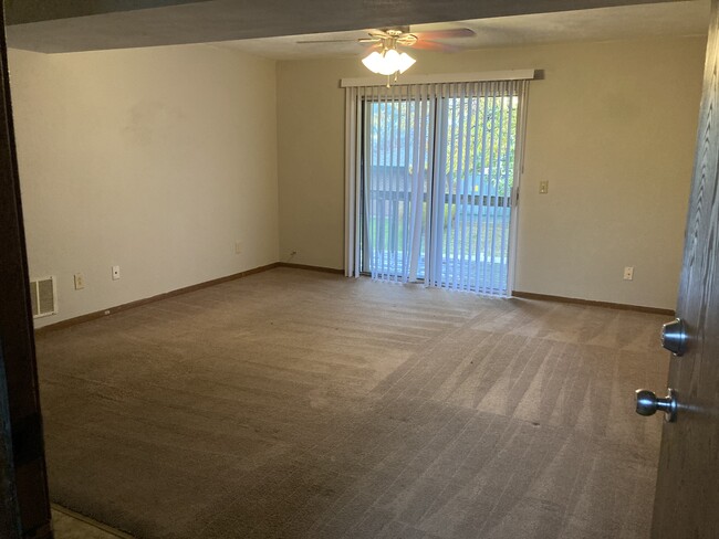 Building Photo - 130 Lauren Circle Apt C