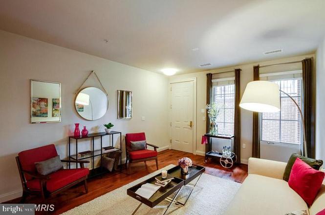 Foto principal - 2200 17th St NW