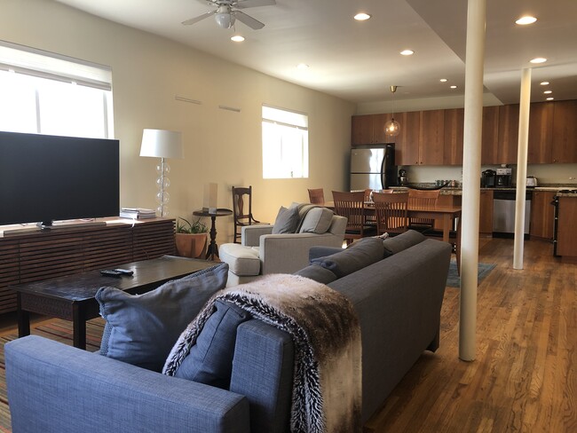 Foto del edificio - 1420 N Wood St