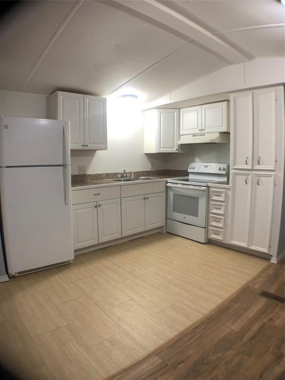 Foto del edificio - 22786 Cuttler Rd