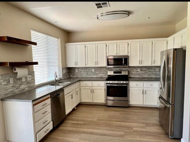 Building Photo - 6953 Bear Creek Dr