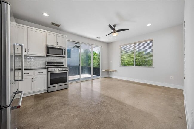 Building Photo - 1182 Ridgeway Dr