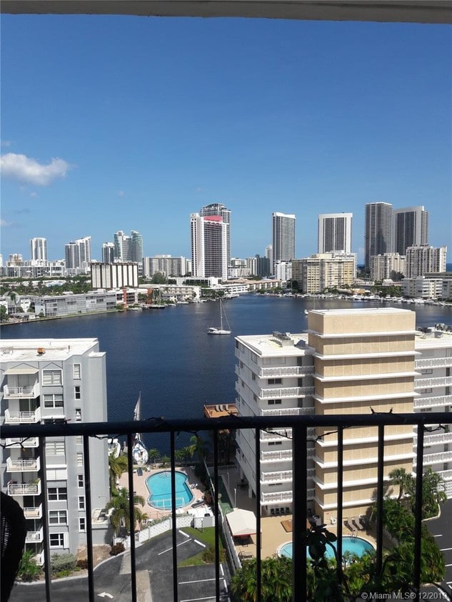 427 Golden Isles Dr Unit 12I, Hallandale Beach, FL 33009 Condo for