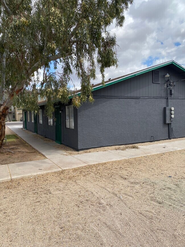 Foto del edificio - 2903 E Wier Ave