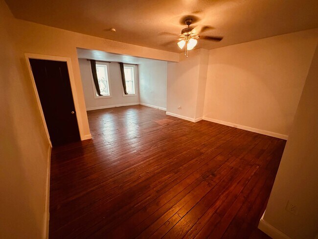 Foto del edificio - 321 W Princess St