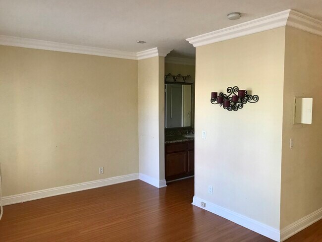 Foto del edificio - 355 N Maple St