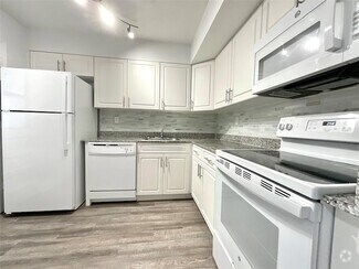 Building Photo - 9357 SW 77th Ave