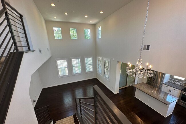 Foto del edificio - Stunning Portola Springs 3 Bed 3 Bath Condo