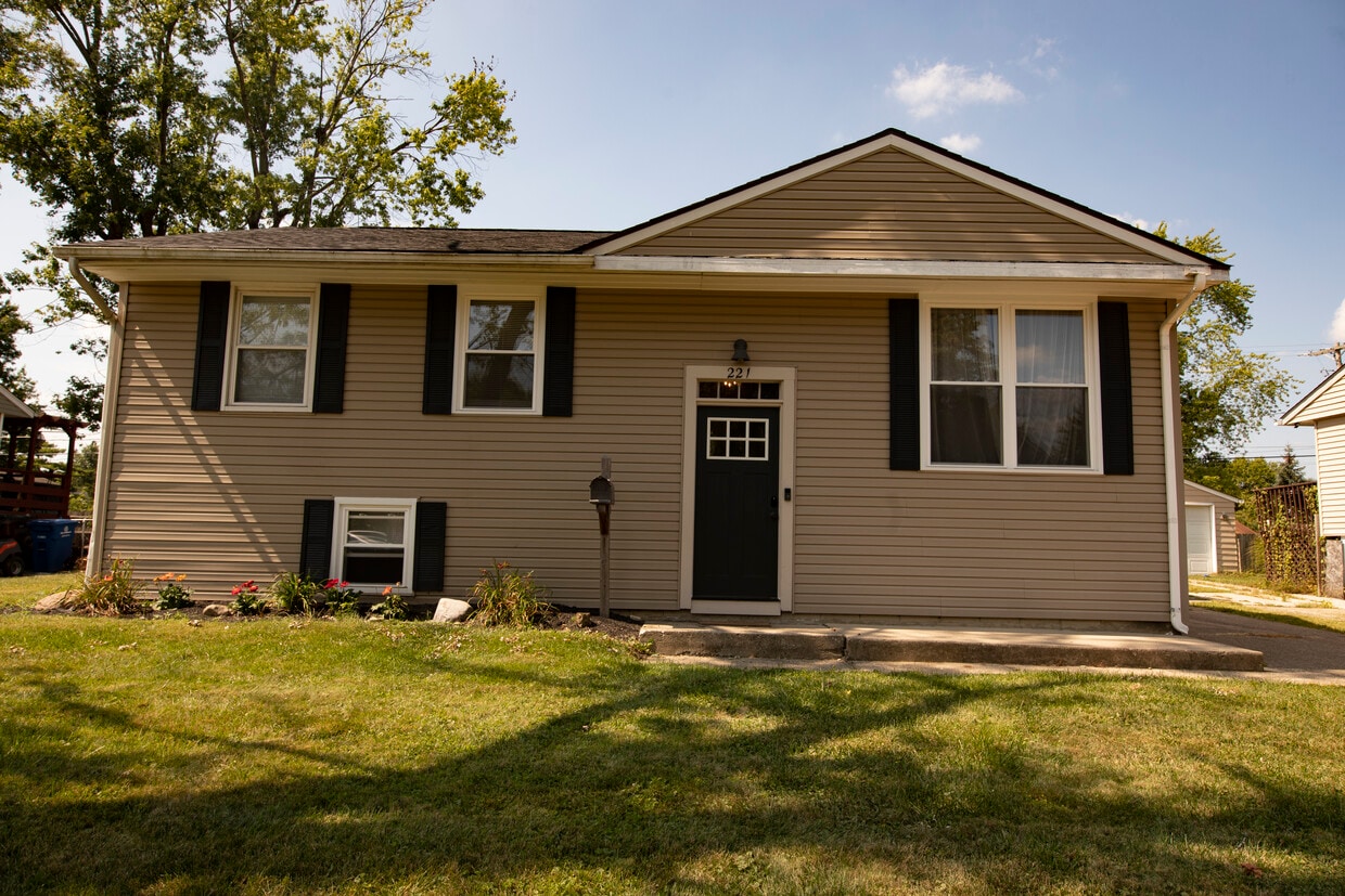221 Lincolnshire Rd, Columbus, OH 43230 House for Rent in Columbus