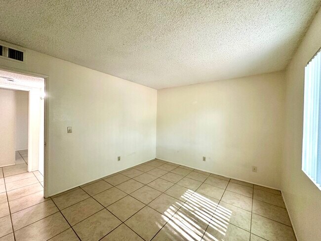 Building Photo - Spacious 2 Bedroom Townhouse Near A-Mounta...