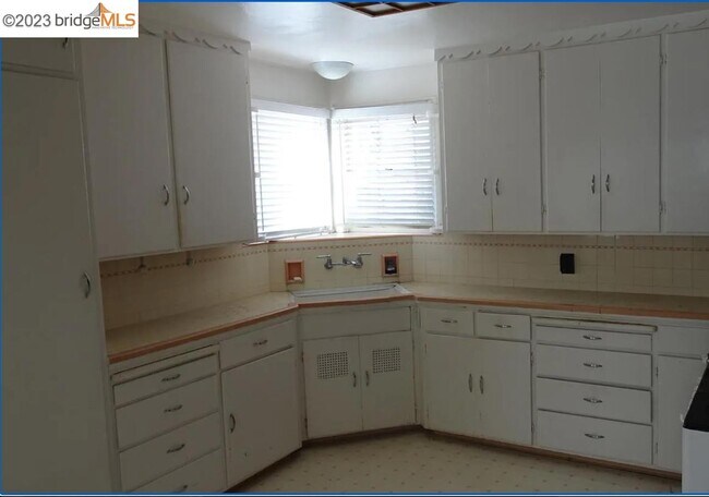 Building Photo - 14288 Capri Dr