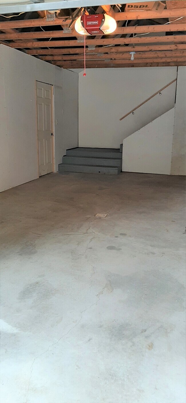 Building Photo - 603 Cream Hollow Rd