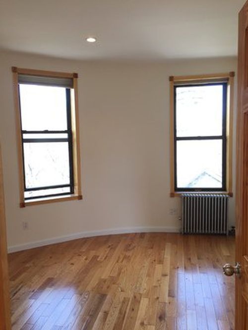 Building Photo - 657 10th Ave