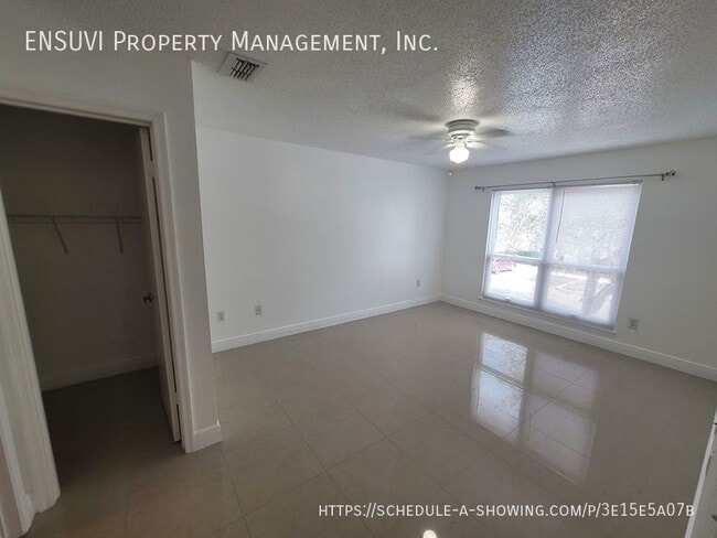 Building Photo - 9481 Highland Oak Dr