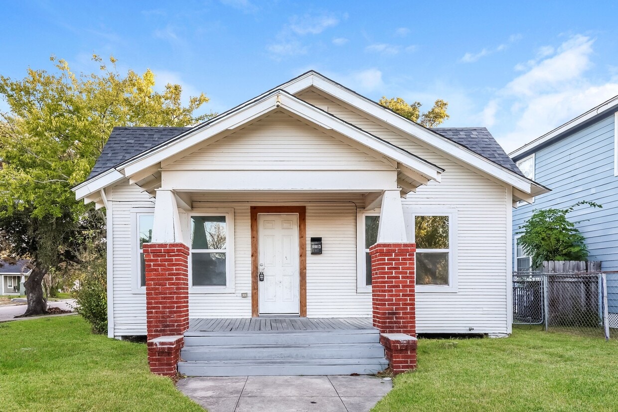 Primary Photo - 502 N Jones St