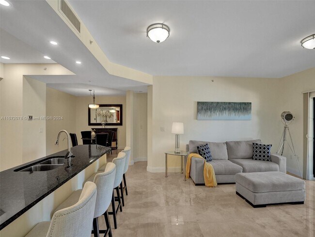 Building Photo - 2509 N Ocean Blvd