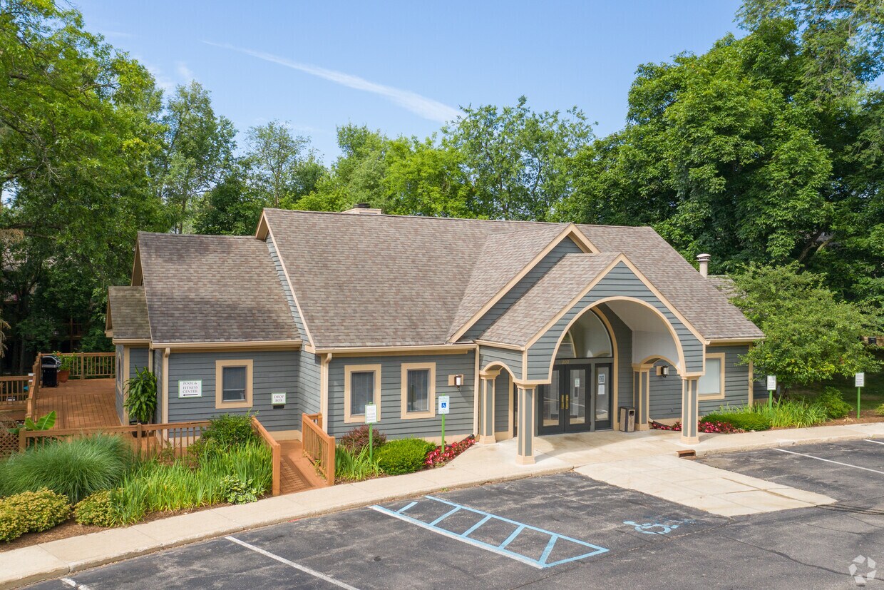 Wildwood Off Main Apartments 200 Lake Forest Blvd Kalamazoo, MI
