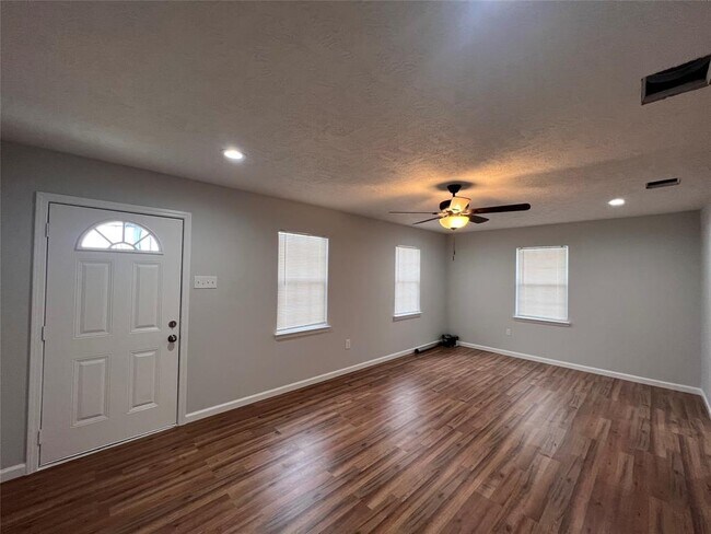 Foto del edificio - 3207 Bennington St
