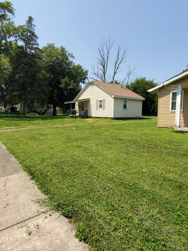 Building Photo - 1524 E Whitmer St