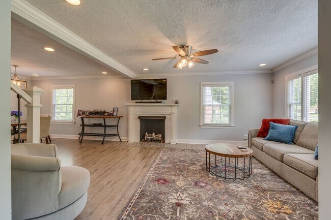 Foto del edificio - 4 Bedroom / 4 Bath Home for Rent! Kingspor...