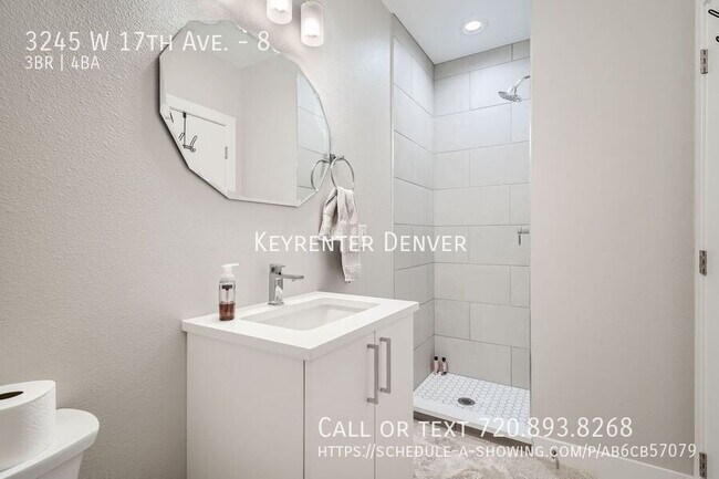 Foto del edificio - Stunning 3-Bedroom Townhouse with Spectacu...