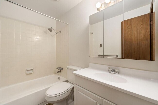 Building Photo - 1804 Lily Pl
