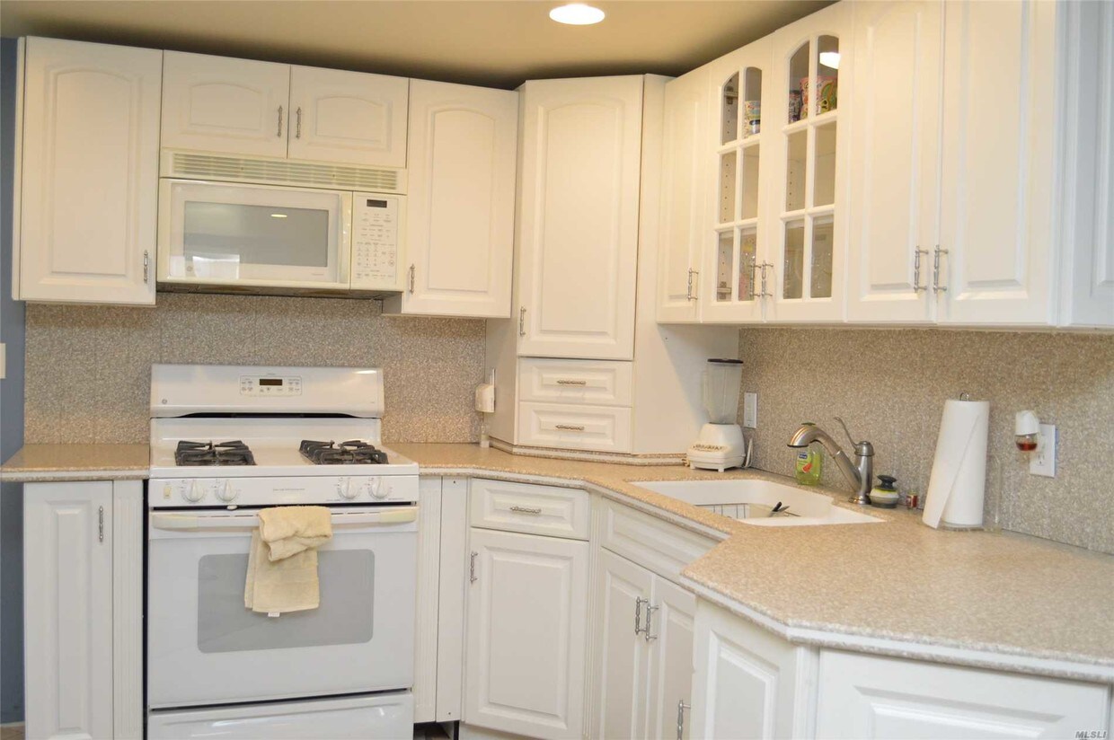 34 Leeds Blvd, Farmingville, NY 11738 Apartment for Rent in