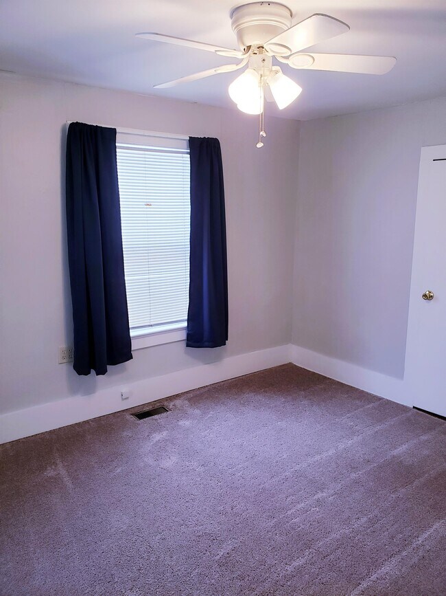 Building Photo - 207 N Kansas St