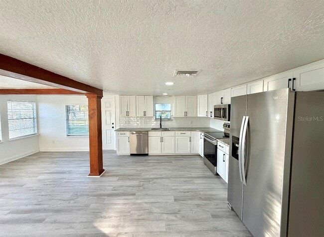 Foto del edificio - 715 E Silver Star Rd