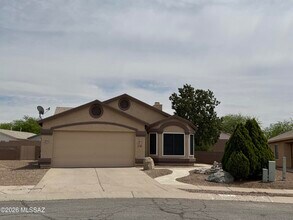 Building Photo - 7815 S Wild Primrose Ave