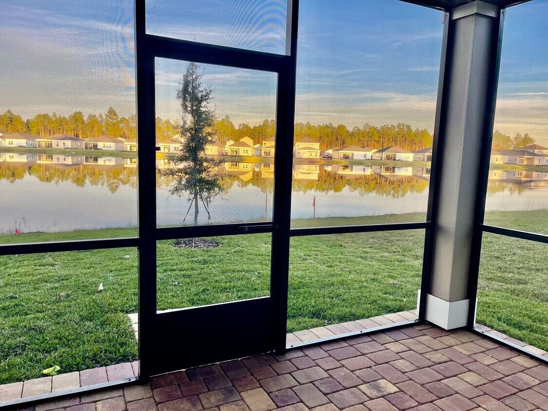 Foto principal - 552 Lake Sinclair St
