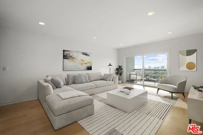 Foto del edificio - 8550 Holloway Dr