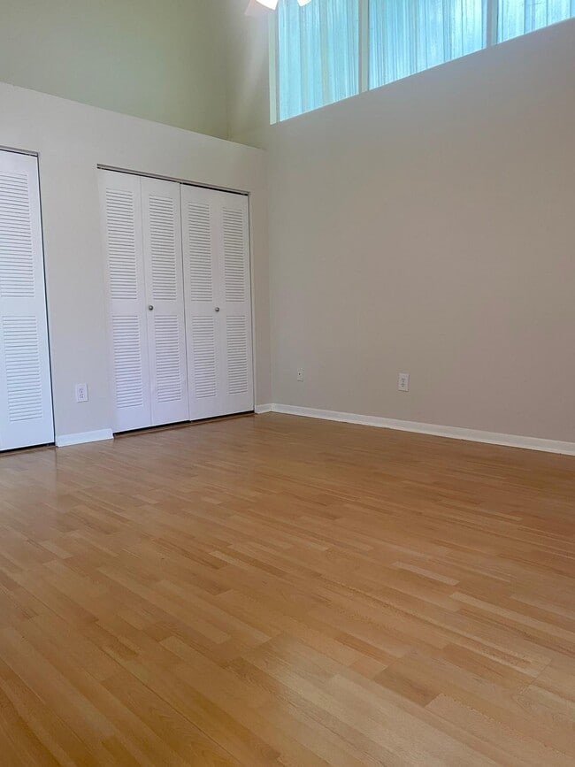 Building Photo - 1230 Summit Pl Cir