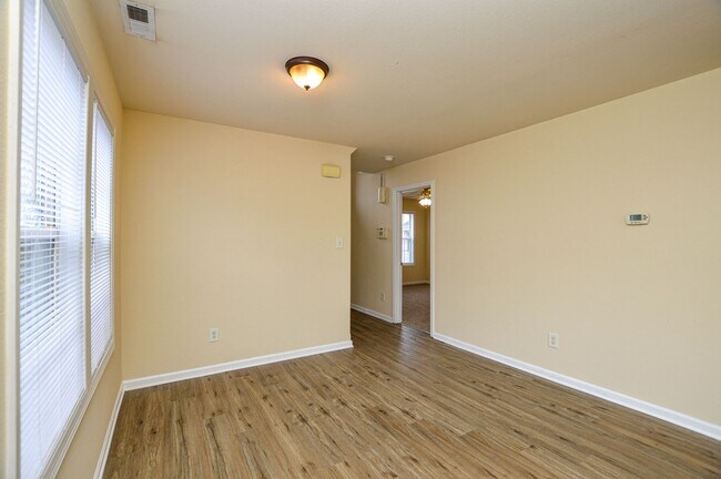 Foto del edificio - Charming 3 Bed, 2 Bath Home with fenced back yard!-**PRIMARY ON THE MAIN** COMING SOON!!!