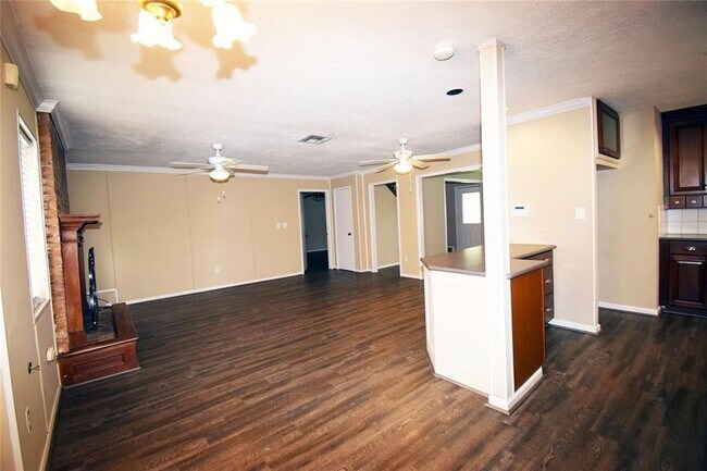 Foto del edificio - 1806 Cedarwood Ct