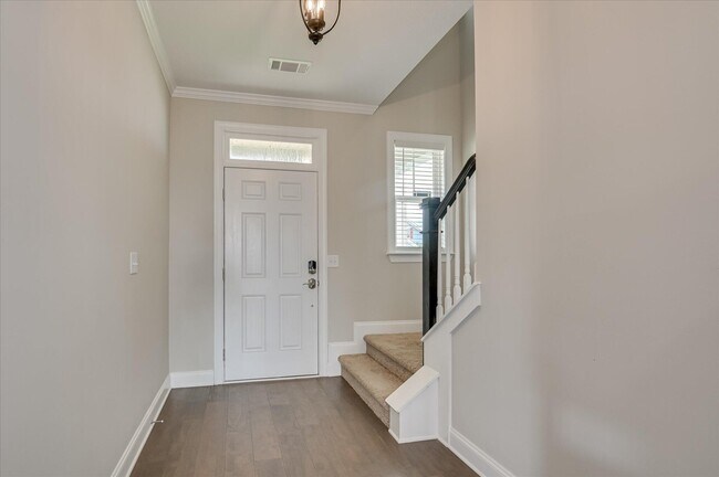 Building Photo - 3207 Wayne Dr
