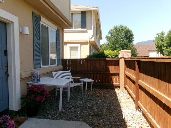 Building Photo - 1751 Pinewood Dr