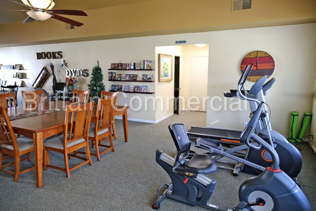 Foto del edificio - 7764 Poplar Ave