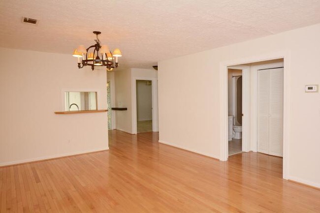 Building Photo - 2 bedroom in Mount Pleasant SC 29464
